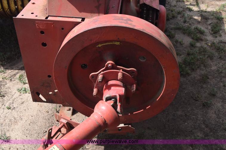 image for item J7875 New Holland 273 small square baler