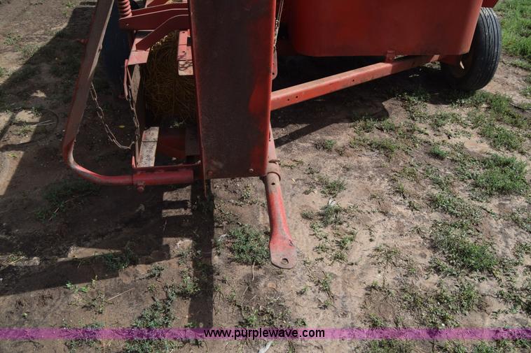 image for item J7875 New Holland 273 small square baler