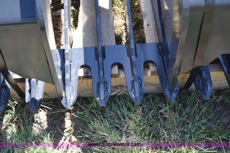 image for item J7909 Stout HD72-3 skid steer grapple bucket