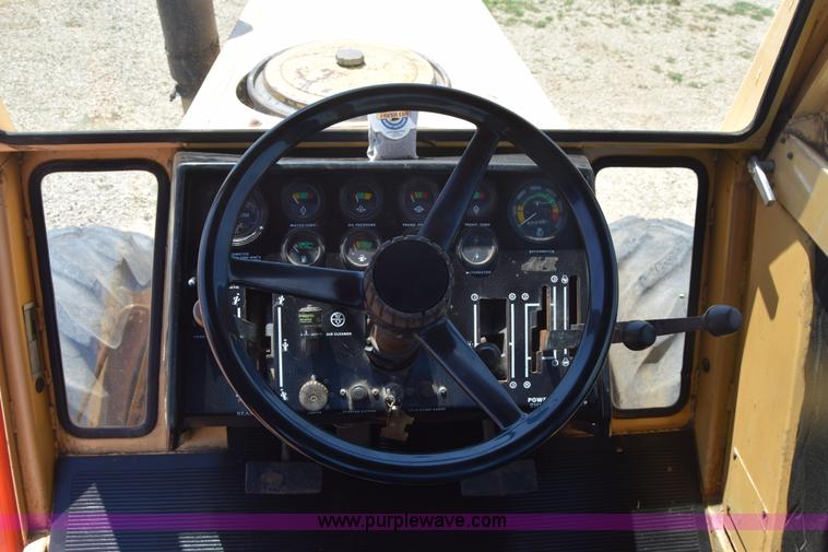 image for item J7938 1973 Case 2470 4WD tractor