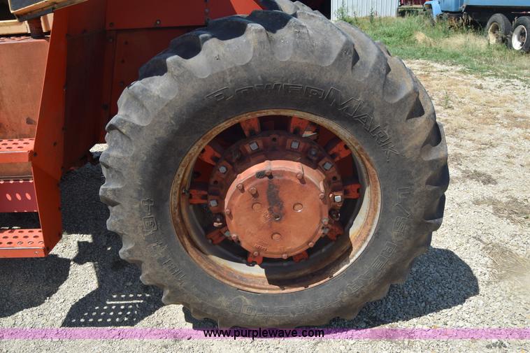 image for item J7938 1973 Case 2470 4WD tractor