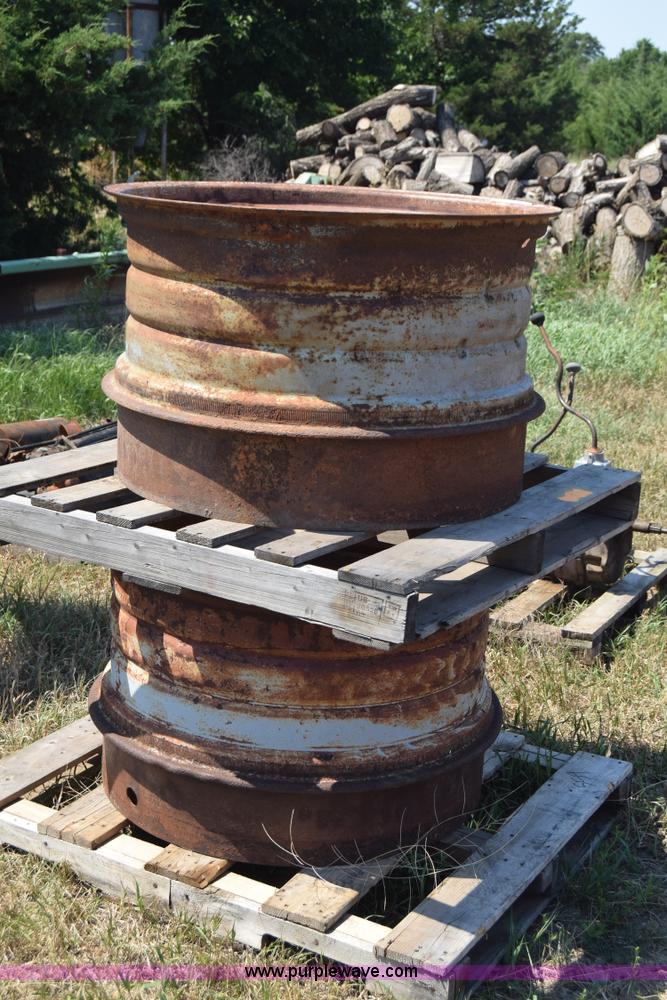 image for item J7938 1973 Case 2470 4WD tractor