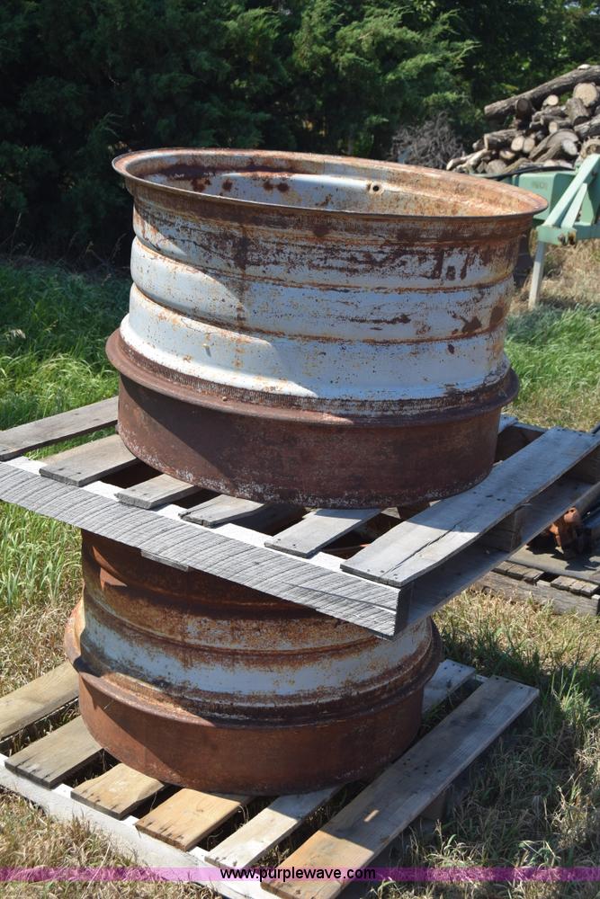 image for item J7938 1973 Case 2470 4WD tractor