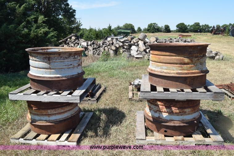 image for item J7938 1973 Case 2470 4WD tractor