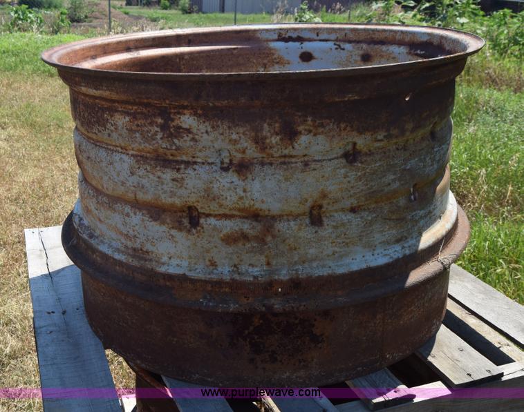 image for item J7938 1973 Case 2470 4WD tractor