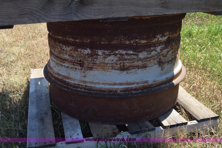 image for item J7938 1973 Case 2470 4WD tractor