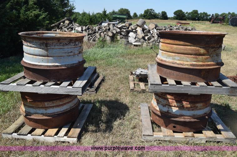 image for item J7938 1973 Case 2470 4WD tractor