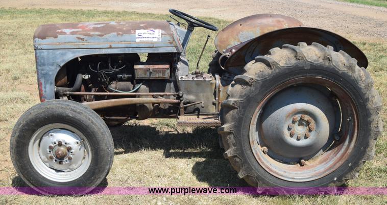 image for item J7939 Massey-Ferguson TE20 tractor