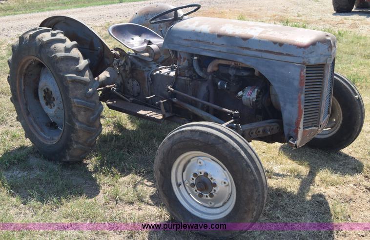 image for item J7939 Massey-Ferguson TE20 tractor