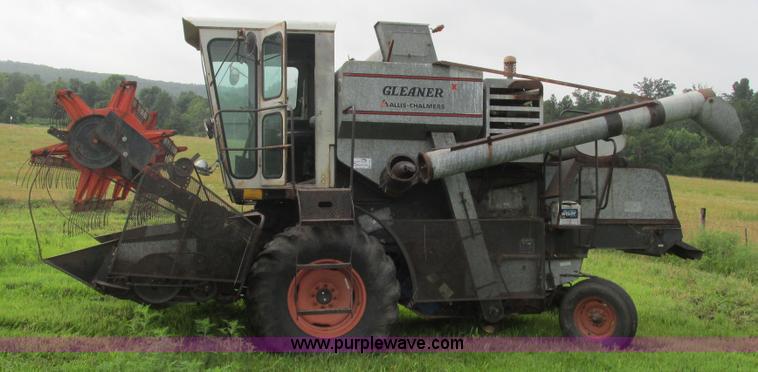 image for item J8562 Allis Chalmers Gleaner K Corn-Soybean Special combine