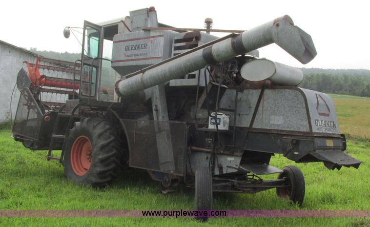 image for item J8562 Allis Chalmers Gleaner K Corn-Soybean Special combine