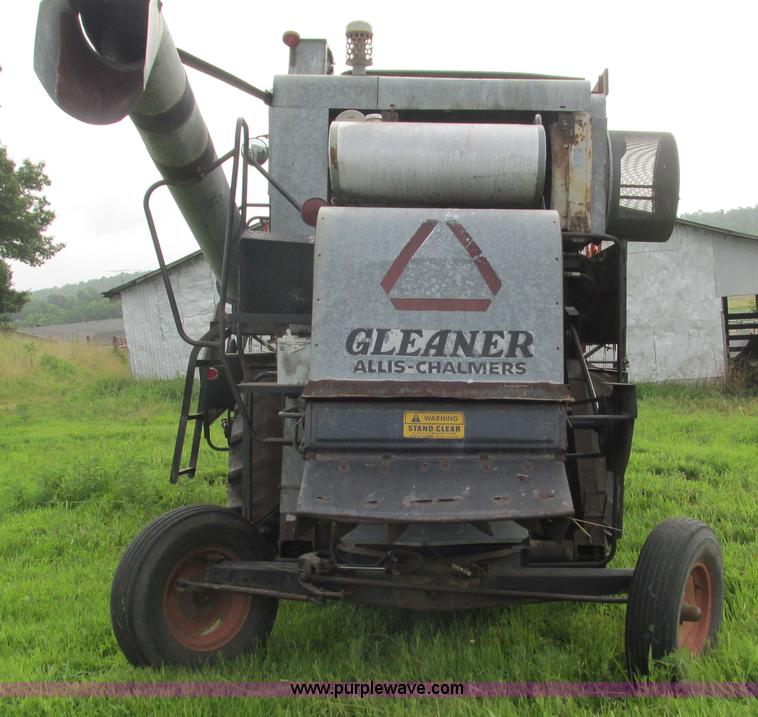 image for item J8562 Allis Chalmers Gleaner K Corn-Soybean Special combine