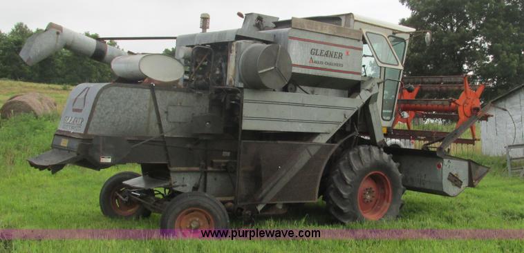image for item J8562 Allis Chalmers Gleaner K Corn-Soybean Special combine