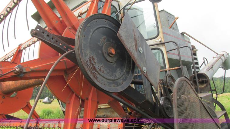 image for item J8562 Allis Chalmers Gleaner K Corn-Soybean Special combine