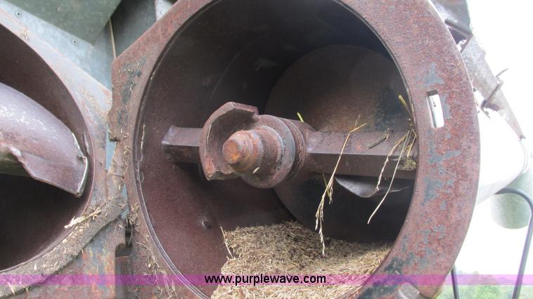 image for item J8562 Allis Chalmers Gleaner K Corn-Soybean Special combine