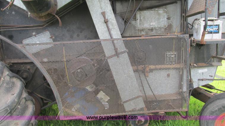 image for item J8562 Allis Chalmers Gleaner K Corn-Soybean Special combine