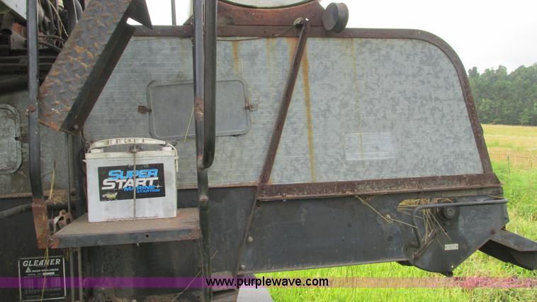 image for item J8562 Allis Chalmers Gleaner K Corn-Soybean Special combine