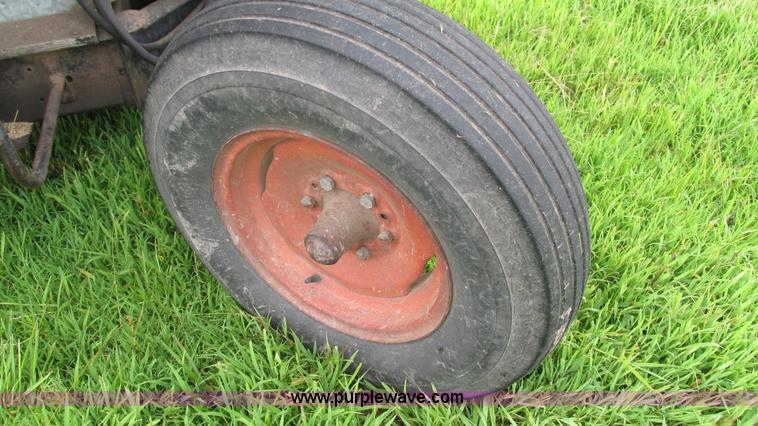 image for item J8562 Allis Chalmers Gleaner K Corn-Soybean Special combine