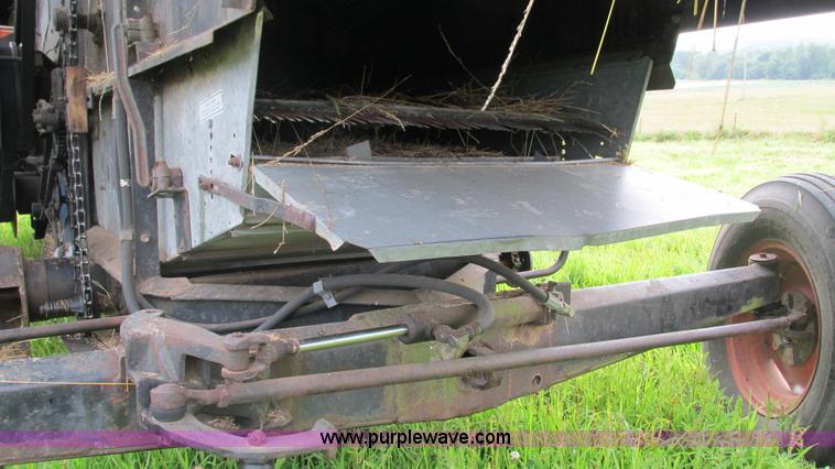 image for item J8562 Allis Chalmers Gleaner K Corn-Soybean Special combine