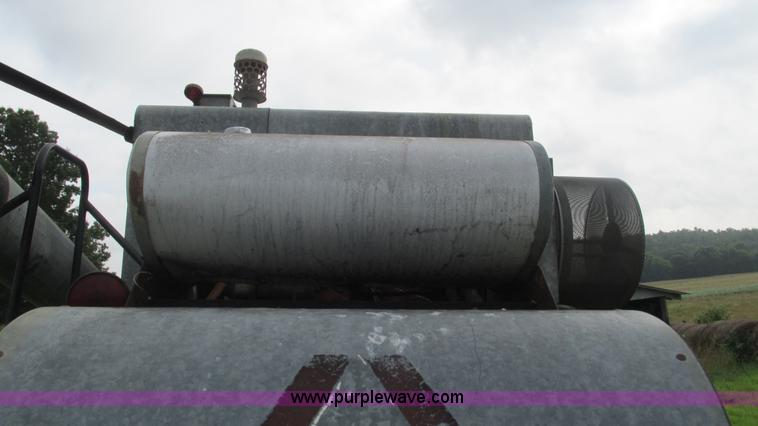 image for item J8562 Allis Chalmers Gleaner K Corn-Soybean Special combine