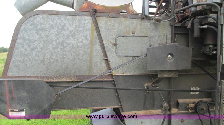 image for item J8562 Allis Chalmers Gleaner K Corn-Soybean Special combine