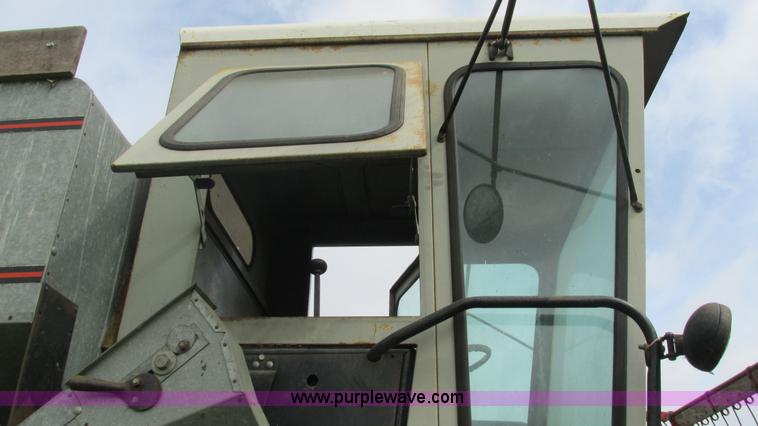 image for item J8562 Allis Chalmers Gleaner K Corn-Soybean Special combine