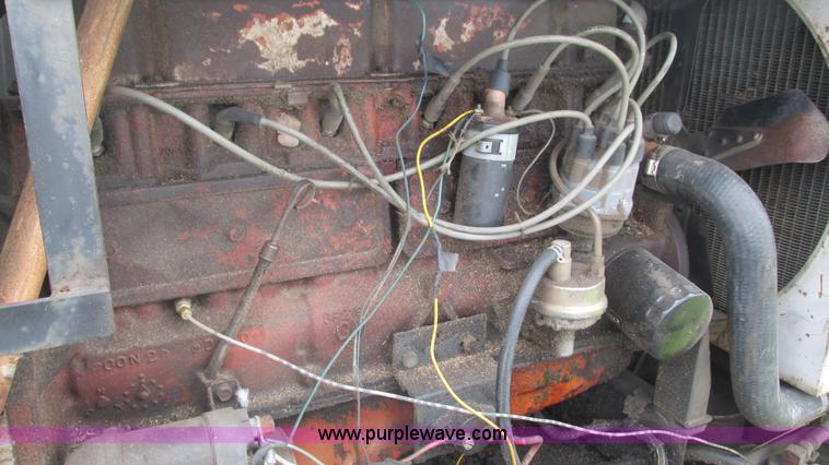 image for item J8562 Allis Chalmers Gleaner K Corn-Soybean Special combine