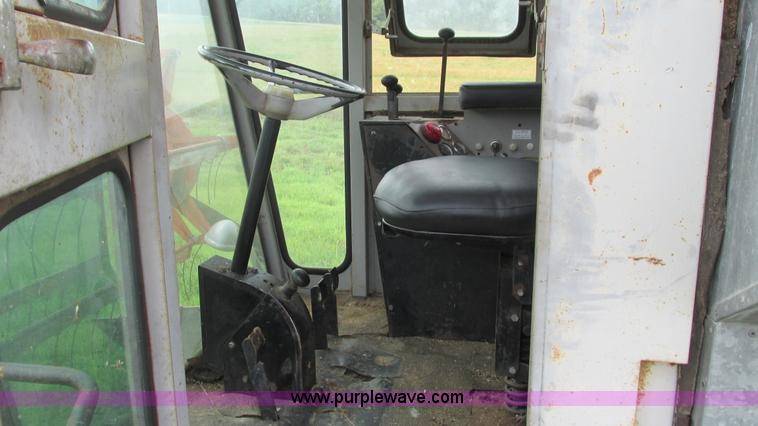 image for item J8562 Allis Chalmers Gleaner K Corn-Soybean Special combine