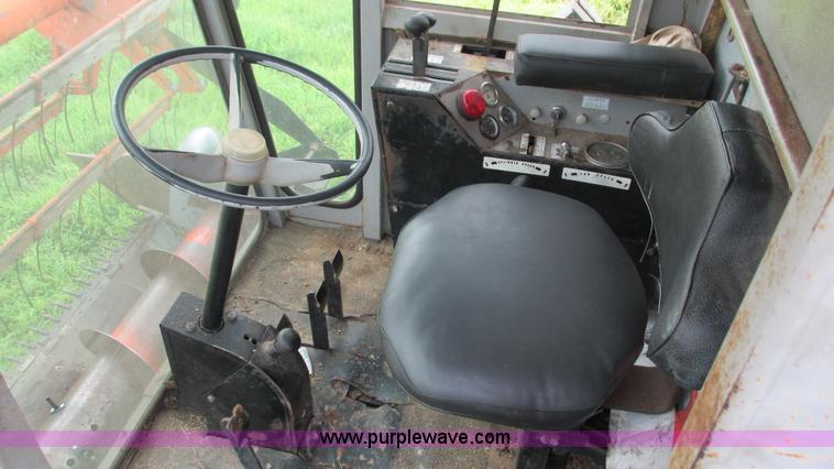 image for item J8562 Allis Chalmers Gleaner K Corn-Soybean Special combine