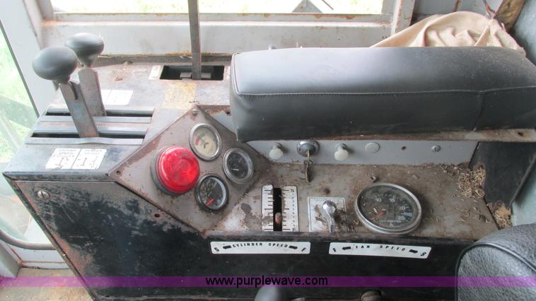 image for item J8562 Allis Chalmers Gleaner K Corn-Soybean Special combine