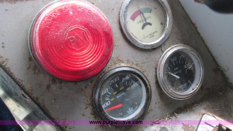 image for item J8562 Allis Chalmers Gleaner K Corn-Soybean Special combine