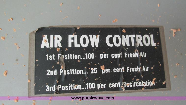 image for item J8562 Allis Chalmers Gleaner K Corn-Soybean Special combine