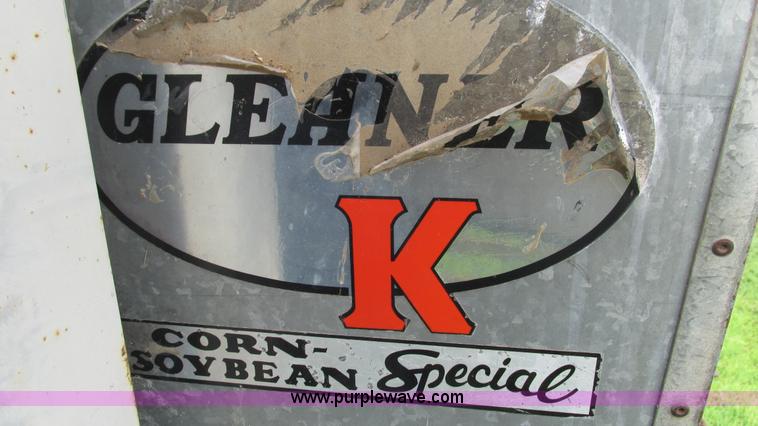 image for item J8562 Allis Chalmers Gleaner K Corn-Soybean Special combine