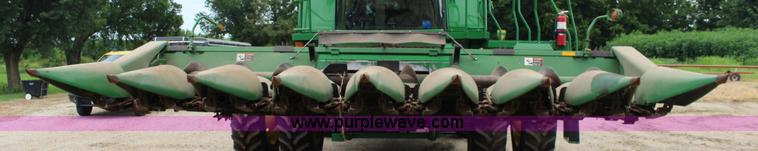 image for item K1004 John Deere 893 corn head