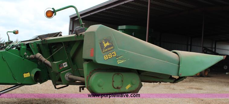 image for item K1004 John Deere 893 corn head