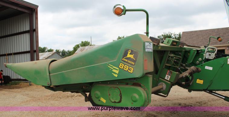 image for item K1004 John Deere 893 corn head