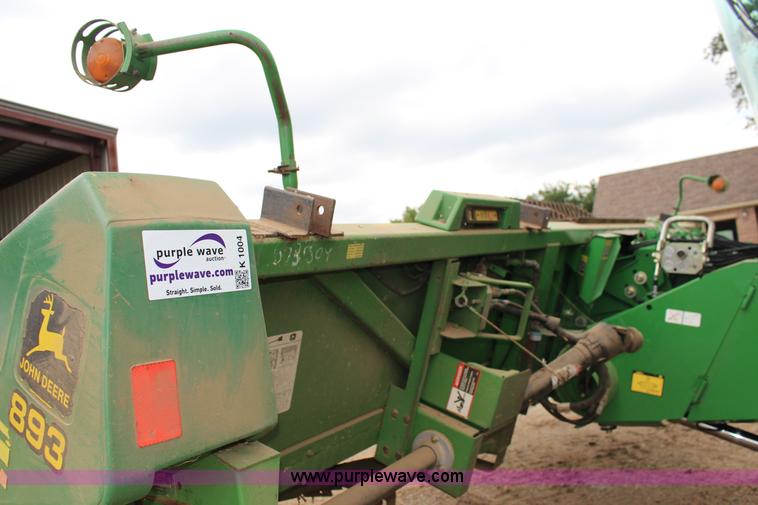 image for item K1004 John Deere 893 corn head