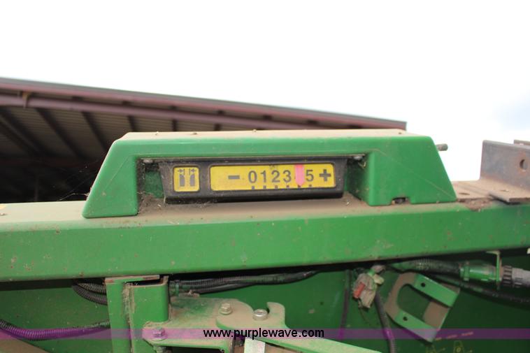 image for item K1004 John Deere 893 corn head