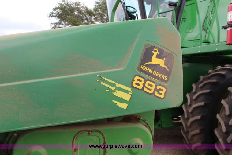 image for item K1004 John Deere 893 corn head