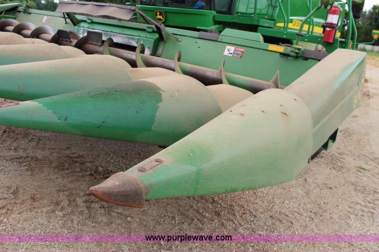 image for item K1004 John Deere 893 corn head