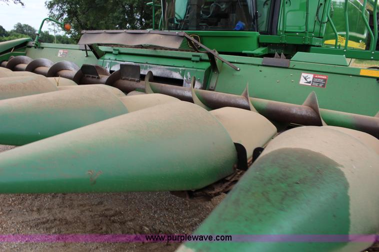 image for item K1004 John Deere 893 corn head