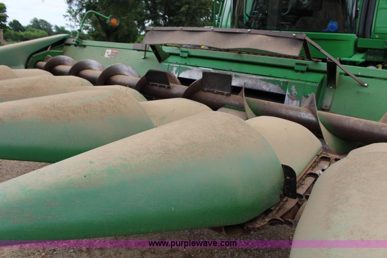 image for item K1004 John Deere 893 corn head