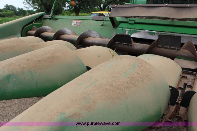 image for item K1004 John Deere 893 corn head