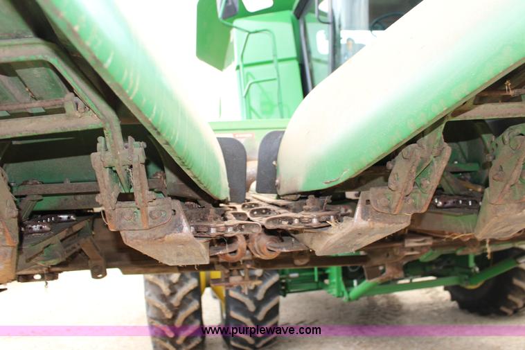 image for item K1004 John Deere 893 corn head