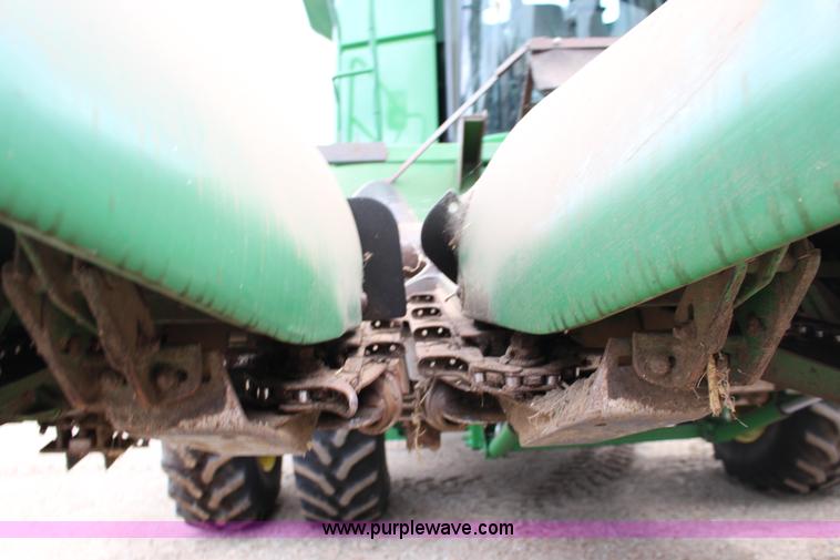 image for item K1004 John Deere 893 corn head