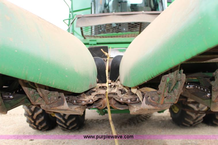 image for item K1004 John Deere 893 corn head