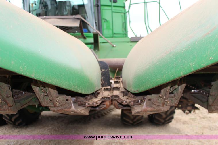 image for item K1004 John Deere 893 corn head