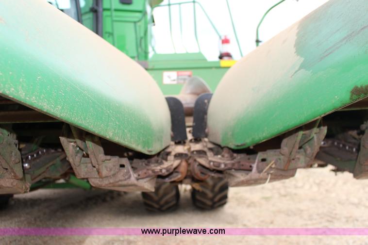 image for item K1004 John Deere 893 corn head