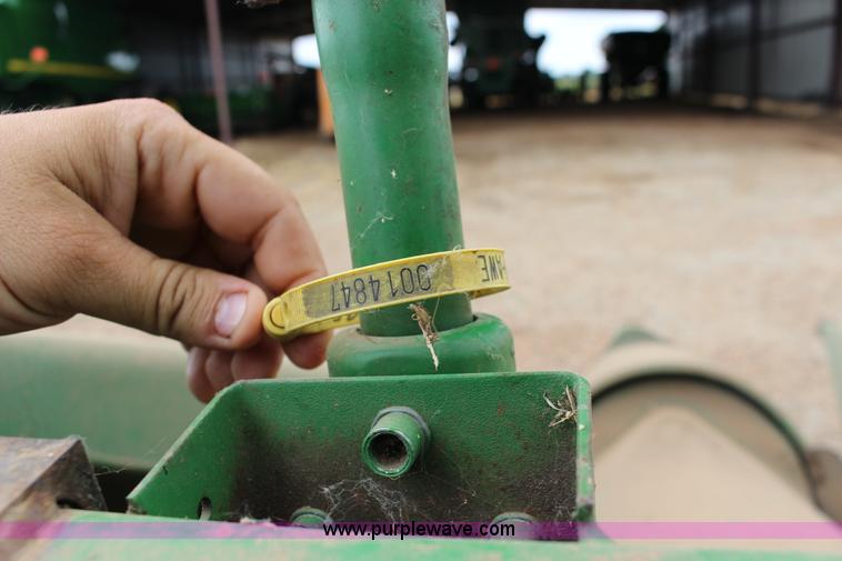 image for item K1004 John Deere 893 corn head