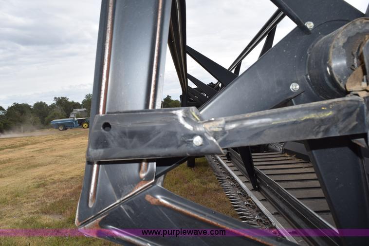 image for item K6115 2005 MacDon 963 draper head